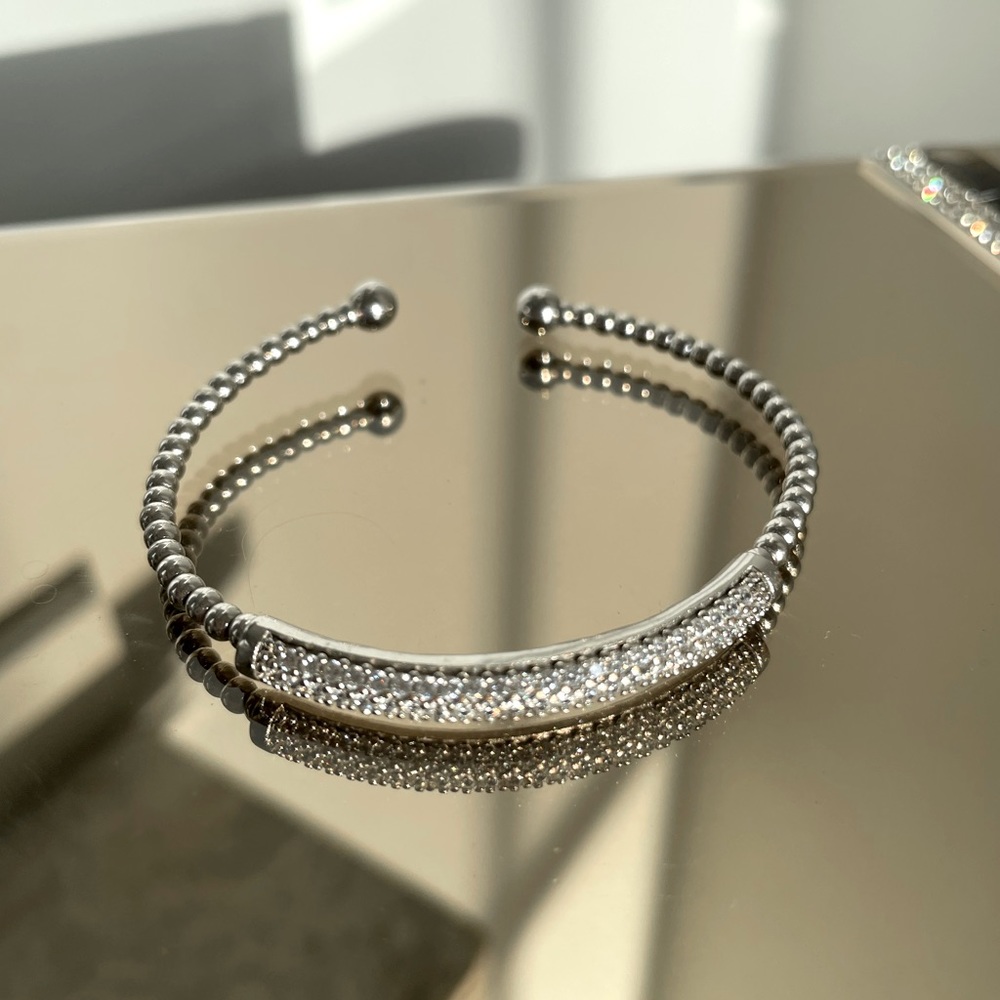 Beaded bangle bracelet with rhinestones